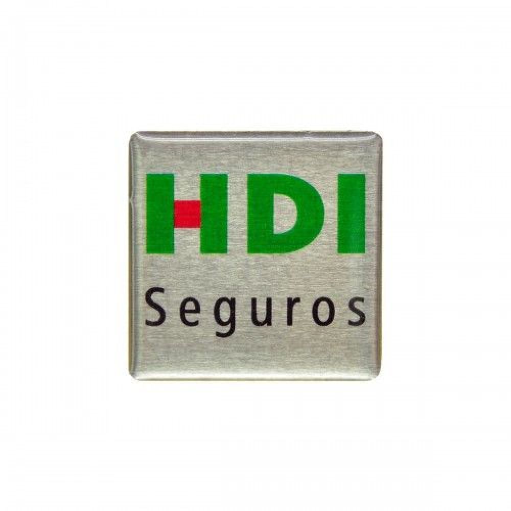 PIN DE METAL  MAXIMO 3 CM  FIGURA  ( CUADRADO, RECTANGULO O CIRCULO ) IMPRESION SHINE COLOR Y RESINADO CON TACHUELA  SE ENTREGA EN BOLSA CELOFAN imagen
